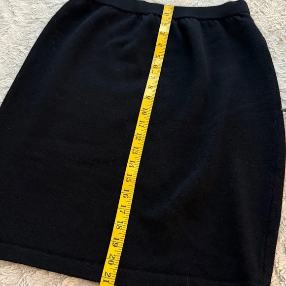 St. John Classic Black Pencil Skirt
